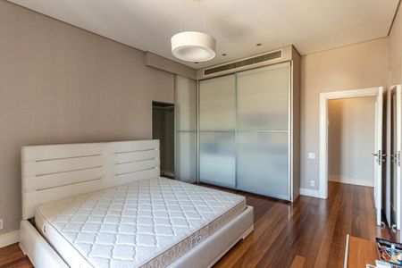 Apartamento à venda com 711m², 5 quartos e 6 vagas Apartamento à venda com 711m², 5 quartos e 6 vagasSuíte 3