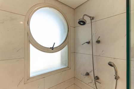 Apartamento à venda com 711m², 5 quartos e 6 vagas Apartamento à venda com 711m², 5 quartos e 6 vagasBanheiro da Suíte 4