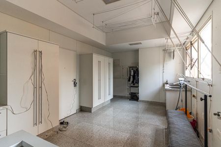 Apartamento à venda com 711m², 5 quartos e 6 vagas Apartamento à venda com 711m², 5 quartos e 6 vagasÁrea de Serviço