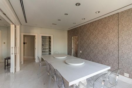 Apartamento à venda com 711m², 5 quartos e 6 vagas Apartamento à venda com 711m², 5 quartos e 6 vagasSala de Jantar 2