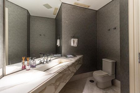 Apartamento à venda com 711m², 5 quartos e 6 vagas Apartamento à venda com 711m², 5 quartos e 6 vagasLavabo