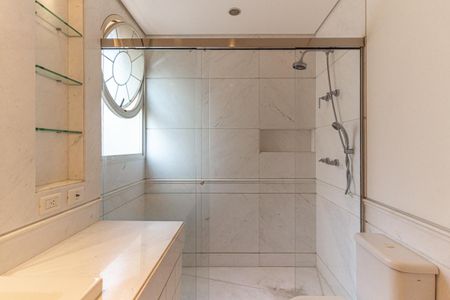 Apartamento à venda com 711m², 5 quartos e 6 vagas Apartamento à venda com 711m², 5 quartos e 6 vagasBanheiro da Suíte 1