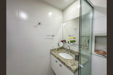 Apartamento à venda com 64m², 2 quartos e 1 vaga Apartamento à venda com 64m², 2 quartos e 1 vagaBanheiro da Suíte