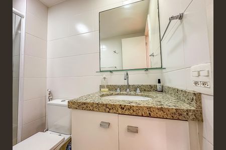 Apartamento à venda com 64m², 2 quartos e 1 vaga Apartamento à venda com 64m², 2 quartos e 1 vagaBanheiro