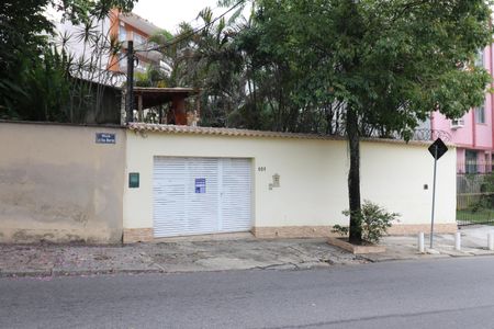 Casa à venda com 240m², 5 quartos e 3 vagasFachada