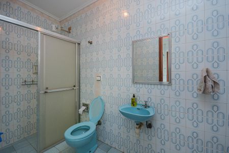 Casa à venda com 310m², 3 quartos e 2 vagas Casa à venda com 310m², 3 quartos e 2 vagasBanheiro de serviço