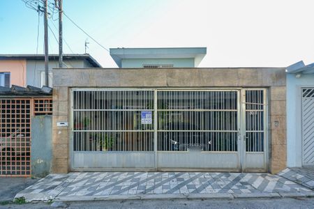 Casa à venda com 310m², 3 quartos e 2 vagas Casa à venda com 310m², 3 quartos e 2 vagasFachada
