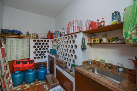 Casa à venda com 310m², 3 quartos e 2 vagas Casa à venda com 310m², 3 quartos e 2 vagasAdega