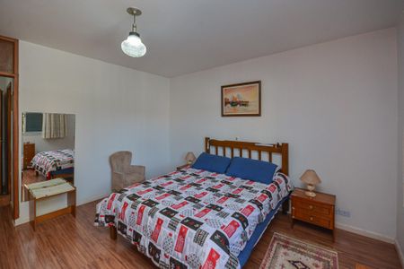 Casa à venda com 310m², 3 quartos e 2 vagas Casa à venda com 310m², 3 quartos e 2 vagasSuite
