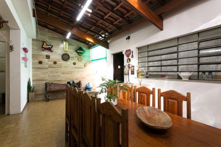 Casa à venda com 156m², 3 quartos e 3 vagas Casa à venda com 156m², 3 quartos e 3 vagasQuintal