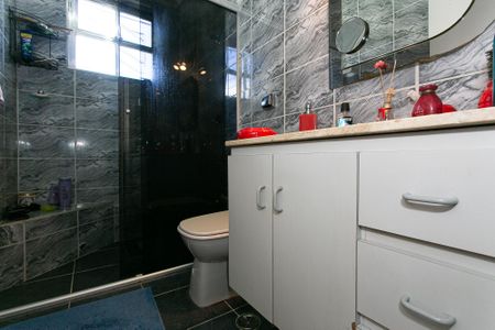 Casa à venda com 156m², 3 quartos e 3 vagas Casa à venda com 156m², 3 quartos e 3 vagasBanheiro da Suíte