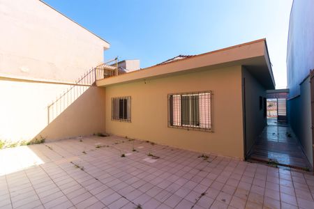 Casa à venda com 243m², 3 quartos e 8 vagas Casa à venda com 243m², 3 quartos e 8 vagasQuintal