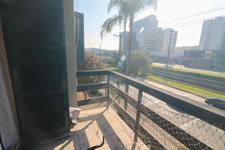 Apartamento à venda com 85m², 3 quartos e sem vaga Apartamento à venda com 85m², 3 quartos e sem vagaSacada da sala