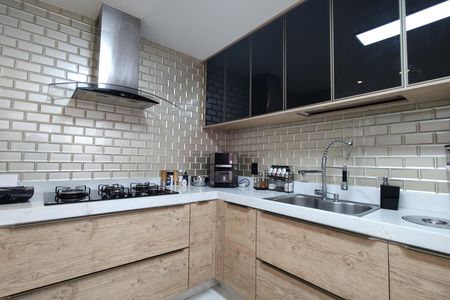 Casa de condomínio à venda com 215m², 3 quartos e 2 vagas Casa de condomínio à venda com 215m², 3 quartos e 2 vagasCozinha - Armários