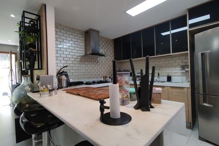 Casa de condomínio à venda com 215m², 3 quartos e 2 vagas Casa de condomínio à venda com 215m², 3 quartos e 2 vagasCozinha - Armários