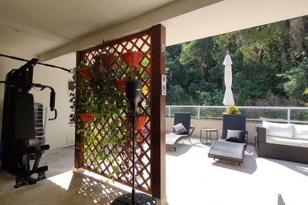 Casa de condomínio à venda com 215m², 3 quartos e 2 vagas Casa de condomínio à venda com 215m², 3 quartos e 2 vagasEspaço Gourmet