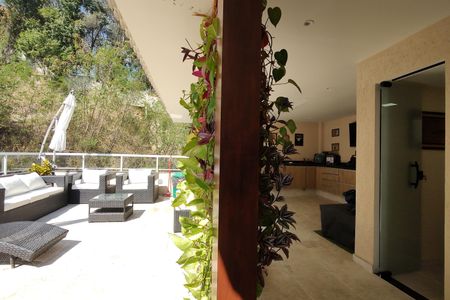 Casa de condomínio à venda com 215m², 3 quartos e 2 vagas Casa de condomínio à venda com 215m², 3 quartos e 2 vagasTerraço