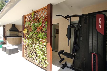 Casa de condomínio à venda com 215m², 3 quartos e 2 vagas Casa de condomínio à venda com 215m², 3 quartos e 2 vagasTerraço