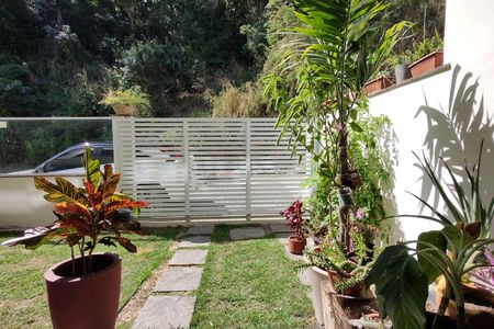 Casa de condomínio à venda com 215m², 3 quartos e 2 vagas Casa de condomínio à venda com 215m², 3 quartos e 2 vagasÁrea comum