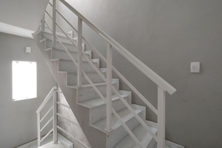 Casa de condomínio à venda com 215m², 3 quartos e 2 vagas Casa de condomínio à venda com 215m², 3 quartos e 2 vagasEscada