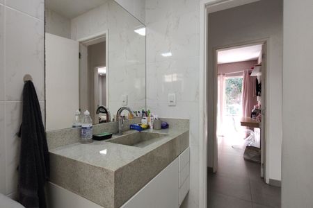 Casa de condomínio à venda com 215m², 3 quartos e 2 vagas Casa de condomínio à venda com 215m², 3 quartos e 2 vagasBanheiro Social