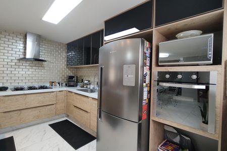 Casa de condomínio à venda com 215m², 3 quartos e 2 vagas Casa de condomínio à venda com 215m², 3 quartos e 2 vagasCozinha - Armários