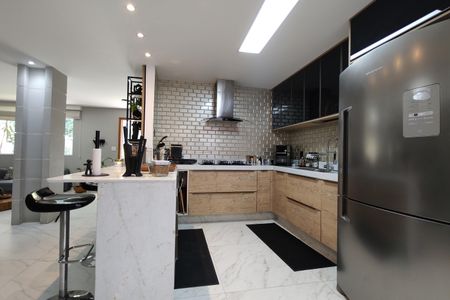 Casa de condomínio à venda com 215m², 3 quartos e 2 vagas Casa de condomínio à venda com 215m², 3 quartos e 2 vagasCozinha - Armários