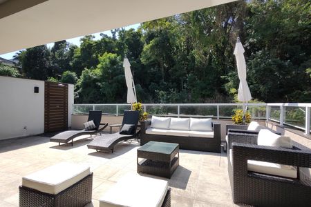 Casa de condomínio à venda com 215m², 3 quartos e 2 vagas Casa de condomínio à venda com 215m², 3 quartos e 2 vagasTerraço