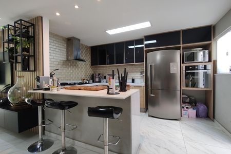 Casa de condomínio à venda com 215m², 3 quartos e 2 vagas Casa de condomínio à venda com 215m², 3 quartos e 2 vagasCozinha - Armários