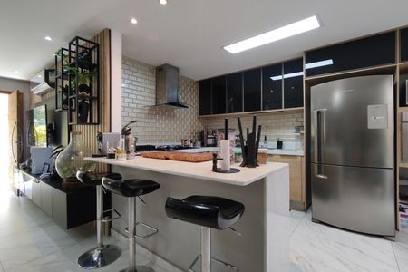 Casa de condomínio à venda com 215m², 3 quartos e 2 vagas Casa de condomínio à venda com 215m², 3 quartos e 2 vagasCozinha - Armários