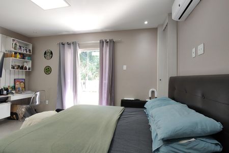 Casa de condomínio à venda com 215m², 3 quartos e 2 vagas Casa de condomínio à venda com 215m², 3 quartos e 2 vagasSuíte