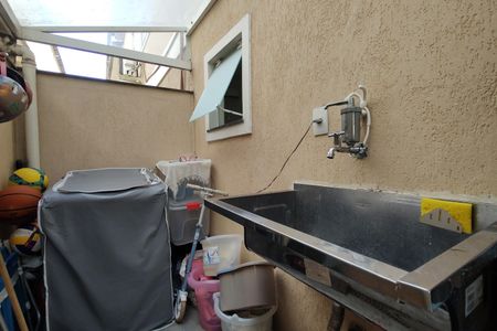 Casa de condomínio à venda com 215m², 3 quartos e 2 vagas Casa de condomínio à venda com 215m², 3 quartos e 2 vagasÁrea de Serviço