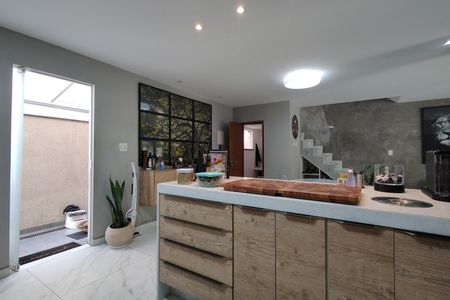 Casa de condomínio à venda com 215m², 3 quartos e 2 vagas Casa de condomínio à venda com 215m², 3 quartos e 2 vagasCozinha - Armários