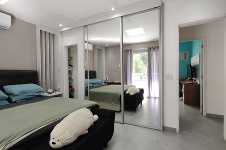 Casa de condomínio à venda com 215m², 3 quartos e 2 vagas Casa de condomínio à venda com 215m², 3 quartos e 2 vagasSuíte