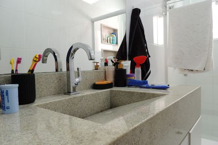 Casa de condomínio à venda com 215m², 3 quartos e 2 vagasBanheiro da Suíte