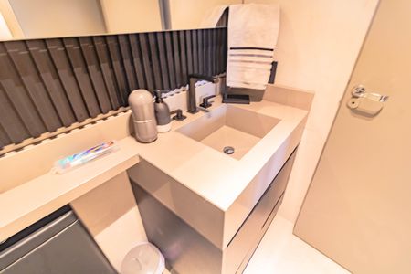 Apartamento à venda com 81m², 2 quartos e 1 vaga Apartamento à venda com 81m², 2 quartos e 1 vagaBanheiro