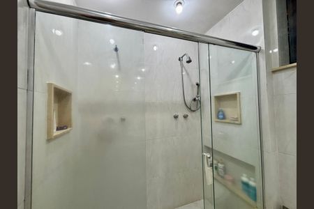 Apartamento à venda com 73m², 2 quartos e sem vaga Apartamento à venda com 73m², 2 quartos e sem vagaBanheiro social