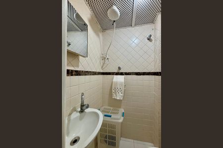 Apartamento à venda com 73m², 2 quartos e sem vaga Apartamento à venda com 73m², 2 quartos e sem vagaBanheiro de Serviço