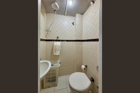 Apartamento à venda com 73m², 2 quartos e sem vaga Apartamento à venda com 73m², 2 quartos e sem vagaBanheiro de Serviço