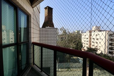 Apartamento para alugar com 300m², 3 quartos e 3 vagas Apartamento para alugar com 300m², 3 quartos e 3 vagasVaranda