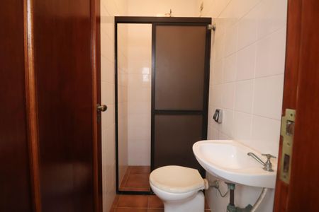 Apartamento para alugar com 300m², 3 quartos e 3 vagas Apartamento para alugar com 300m², 3 quartos e 3 vagasBanheiro de serviço