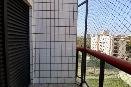 Apartamento para alugar com 300m², 3 quartos e 3 vagas Apartamento para alugar com 300m², 3 quartos e 3 vagasVaranda