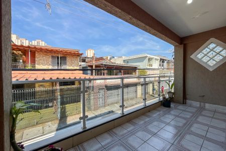 Casa à venda com 100m², 3 quartos e 2 vagas Casa à venda com 100m², 3 quartos e 2 vagasVaranda