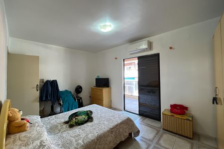 Casa à venda com 100m², 3 quartos e 2 vagas Casa à venda com 100m², 3 quartos e 2 vagasSuíte