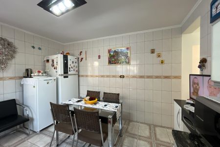 Casa à venda com 100m², 3 quartos e 2 vagas Casa à venda com 100m², 3 quartos e 2 vagasCozinha