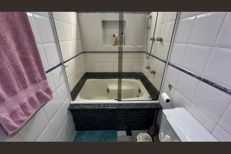 Apartamento à venda com 304m², 3 quartos e 3 vagasBanheiro quarto 2