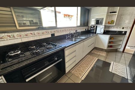 Apartamento à venda com 304m², 3 quartos e 3 vagasCozinha