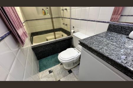 Apartamento à venda com 304m², 3 quartos e 3 vagasBanheiro quarto 2