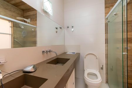 Casa à venda com 650m², 4 quartos e 5 vagasBanheiro da Suíte 4