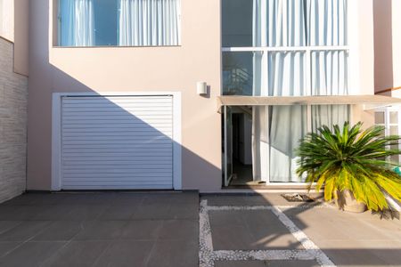 Casa à venda com 650m², 4 quartos e 5 vagasEntrada